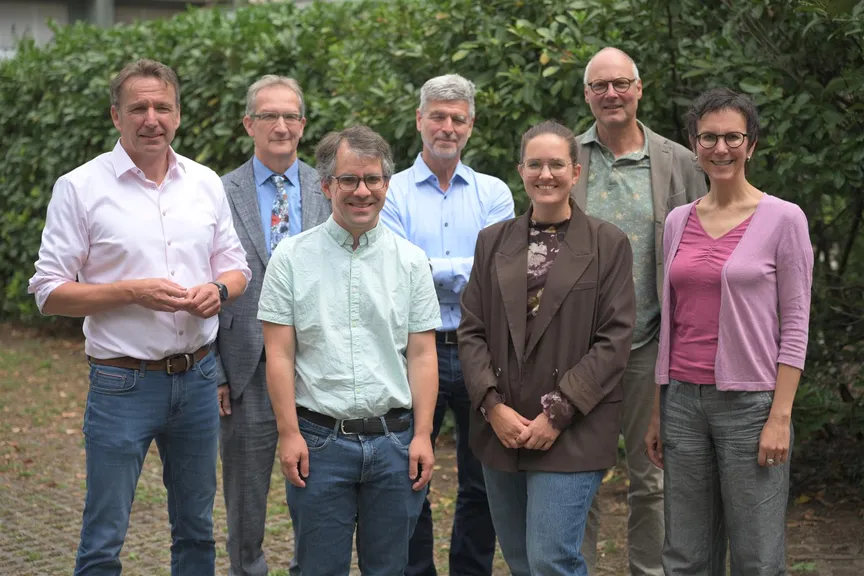 von links nach rechts: Prof. Dr. Johannes Haeffner, Prof. Dr. Andreas Scheulen, Sebastian Ottmann, Prof. Dr. Karl Titze, Vanessa König, Prof. Dr. theol. habil. Arne Manzeschke, Prof. Dr. Regina Fritz