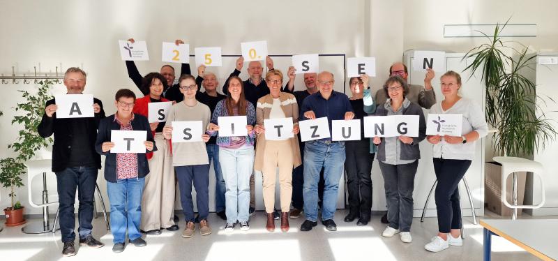 Die anwesenden Mitglieder der 250. Sitzung des Senats der EVHN