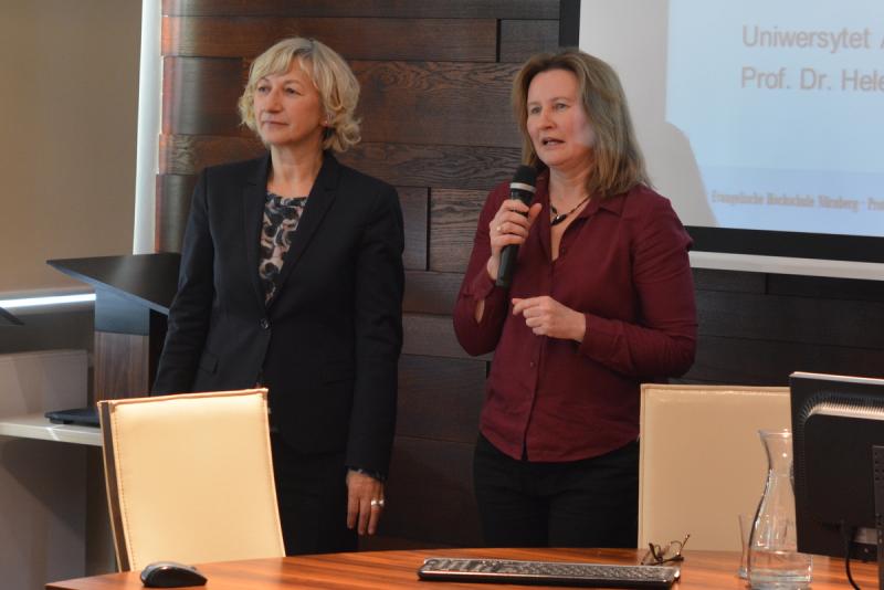 von rechts Prof. Dr. habil. Magdalena Piorunek, Prof. Dr. Helene Ignatzi
