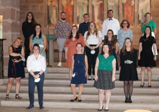 Die Diakonik-Absolventinnen und Absolventen in der Rummelsberger Philippuskirche